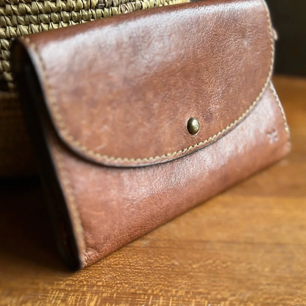 Frye Cognac Brown Leather Fold-Over Wallet - Picture 5 of 16